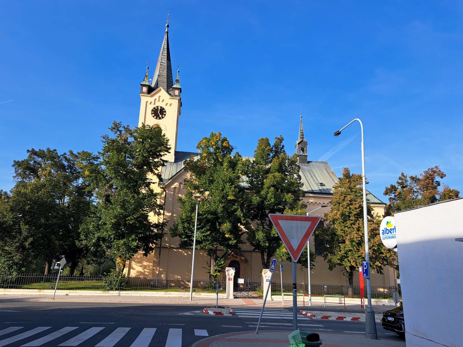 Kostel svatého Cyrila a Metoděje v Nebušicích